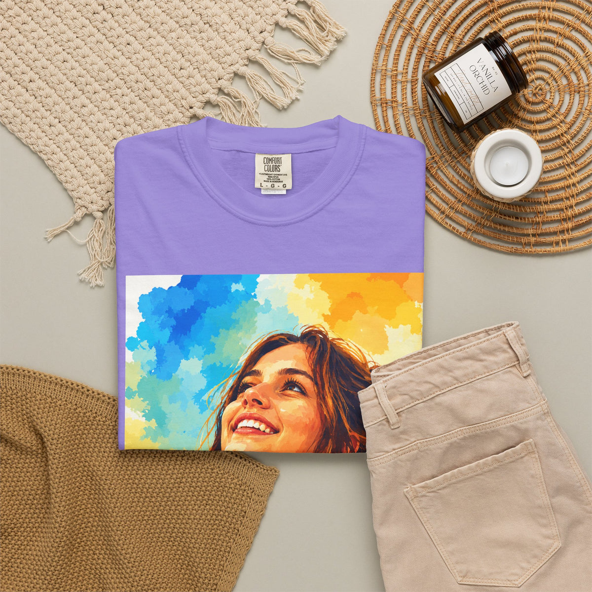Camiseta con retrato — Ilustración de una mujer sonriente y colorida